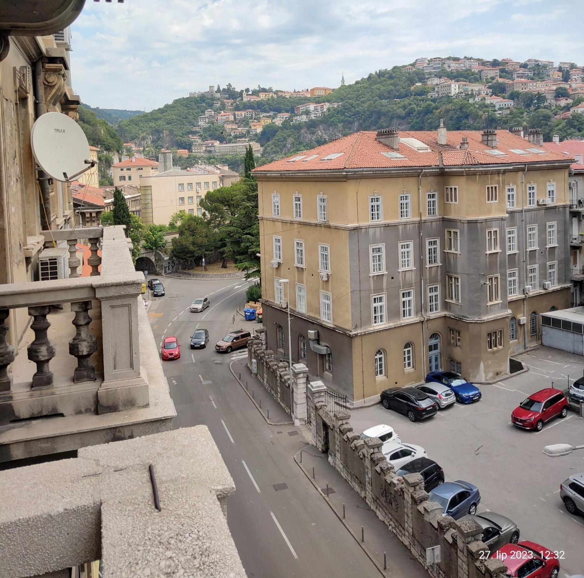 Cozy Ap Rubin, Centre, Fully Furnished, Free Wifi Apartment *