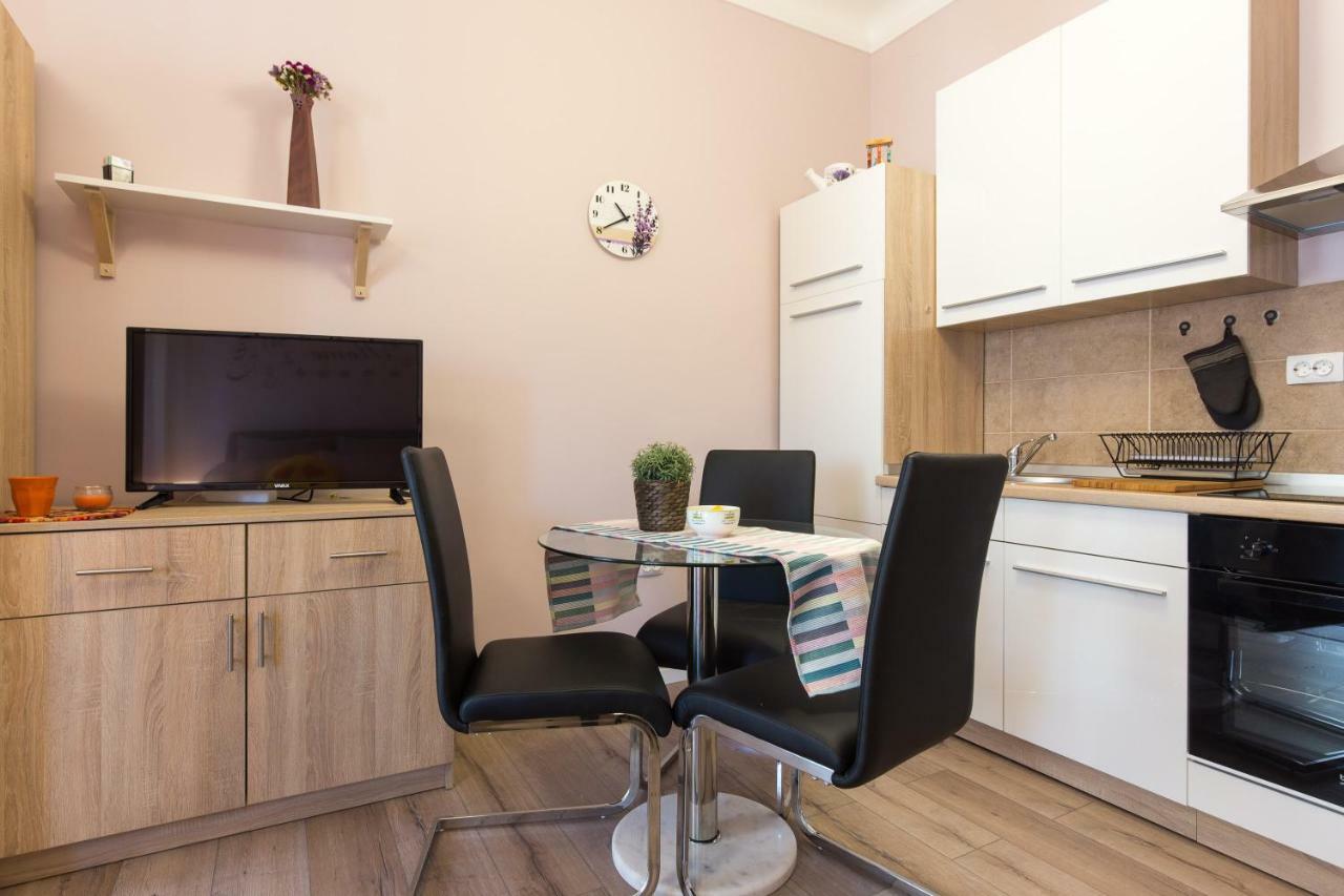 Cozy Ap Rubin, Centre, Fully Furnished, Free Wifi *