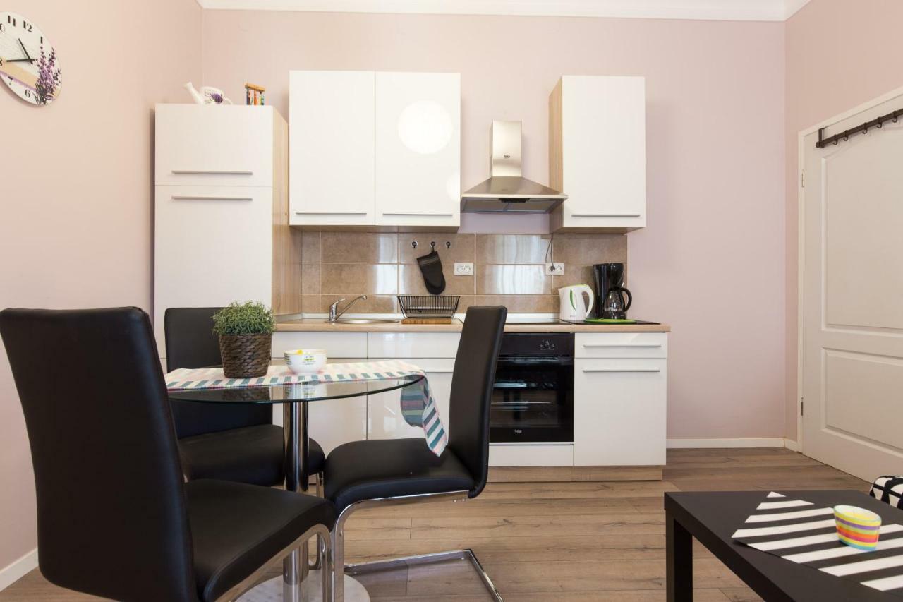 Cozy Ap Rubin, Centre, Fully Furnished, Free Wifi Apartment *